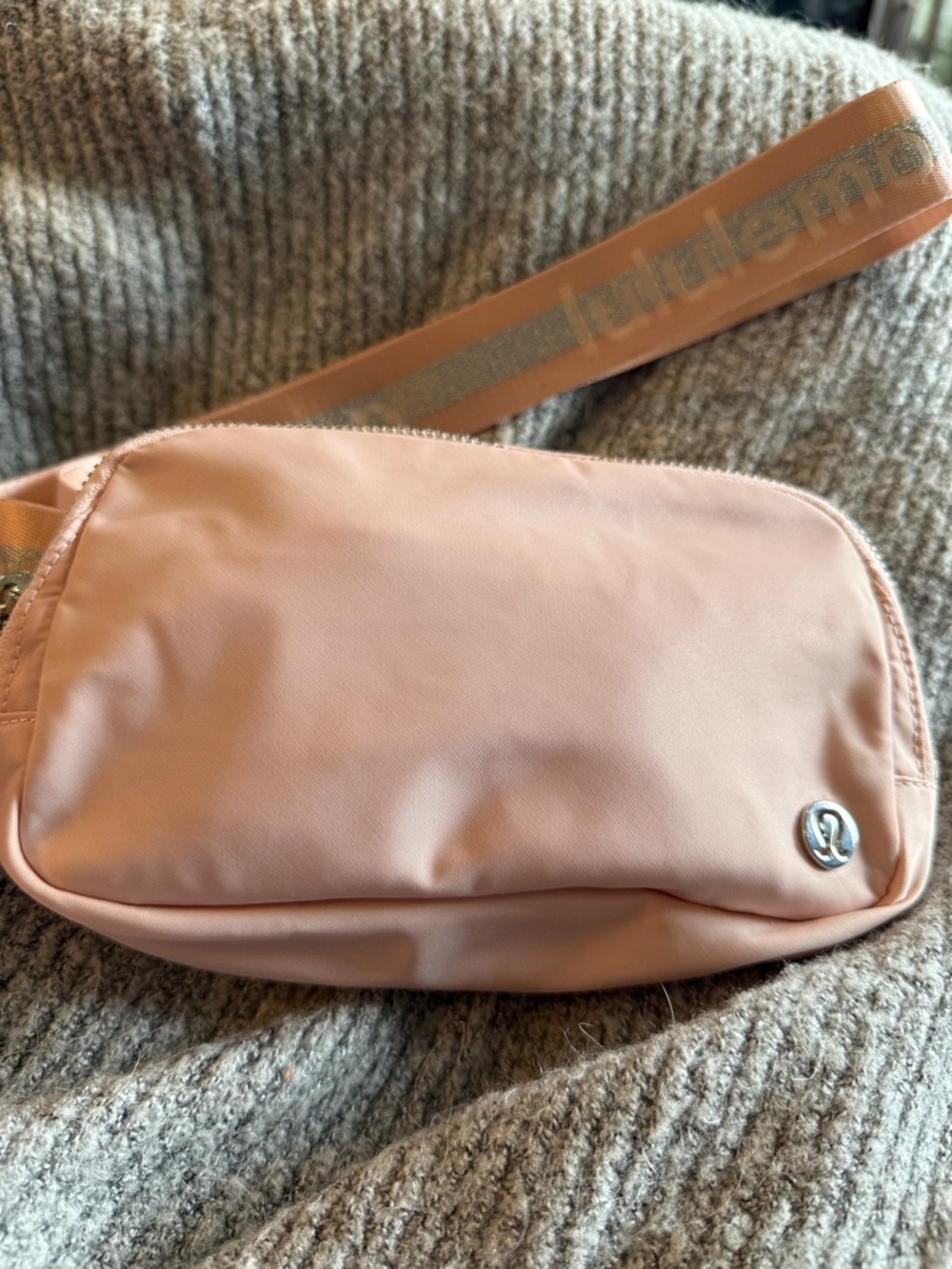 lululemon athletica LIKE PINK MIST SILVER Crossbody Belt Bag NWOT
